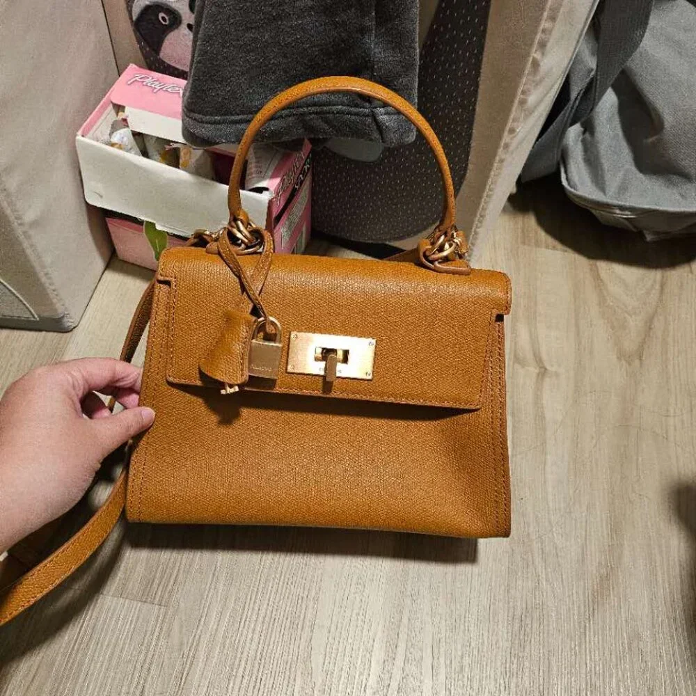 NWT COURONNE Stephanie Classic Brown Tote 24 Bag